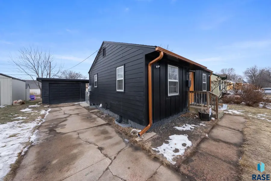 517 S Lyndale Ave, Sioux Falls, SD 57110 - #3