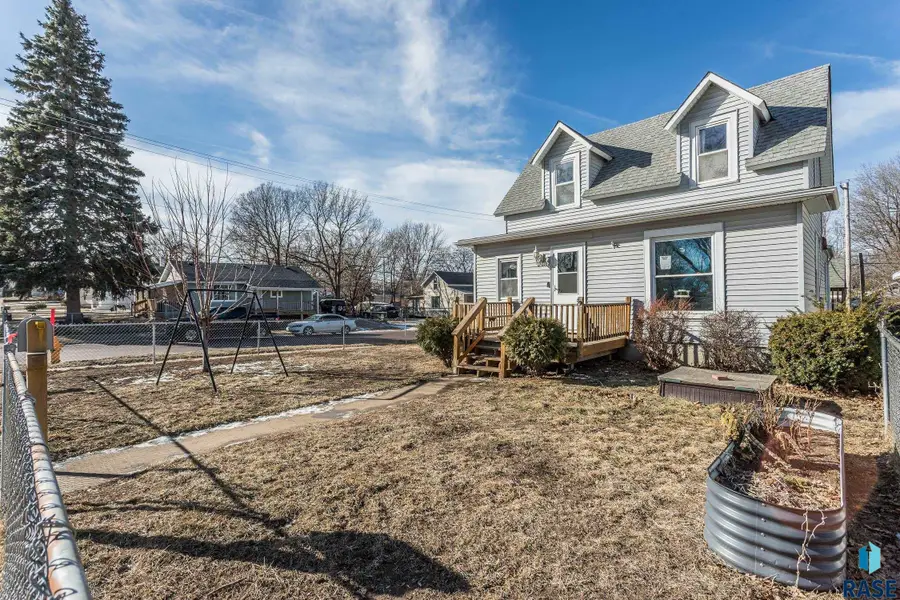 1201 N Dakota Ave, Sioux Falls, SD 57104 - #3