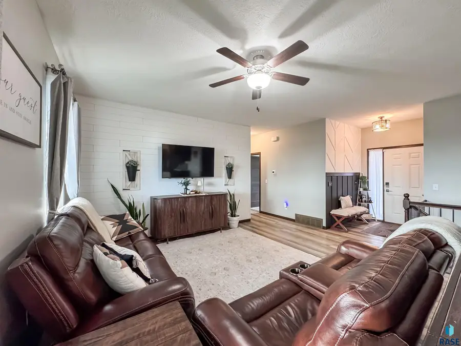 9521 W Keyrell Cir, Sioux Falls, SD 57106 - #3