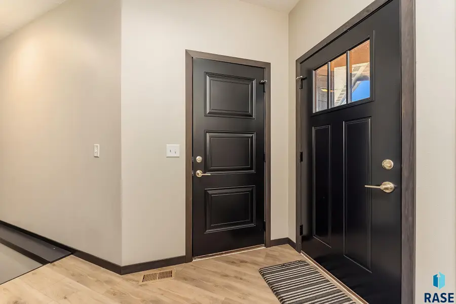 1016 N Mable Cir, Sioux Falls, SD 57103 - #3