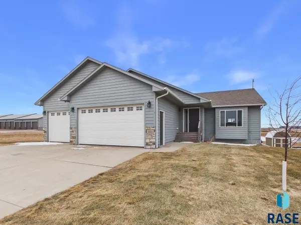 921 Trojan Ave, Hartford, SD 57033