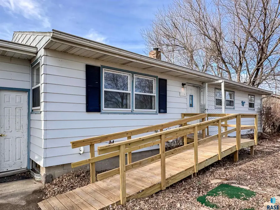 1213 S Splitrock Blvd, Brandon, SD 57005 - #3