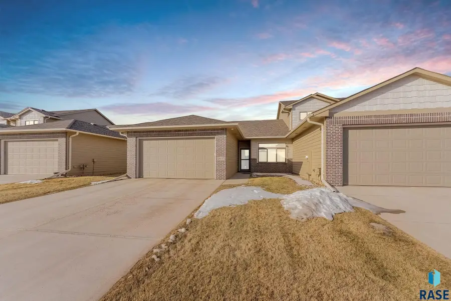 2607 S Kinderhook Ave, Sioux Falls, SD 57106 - #2