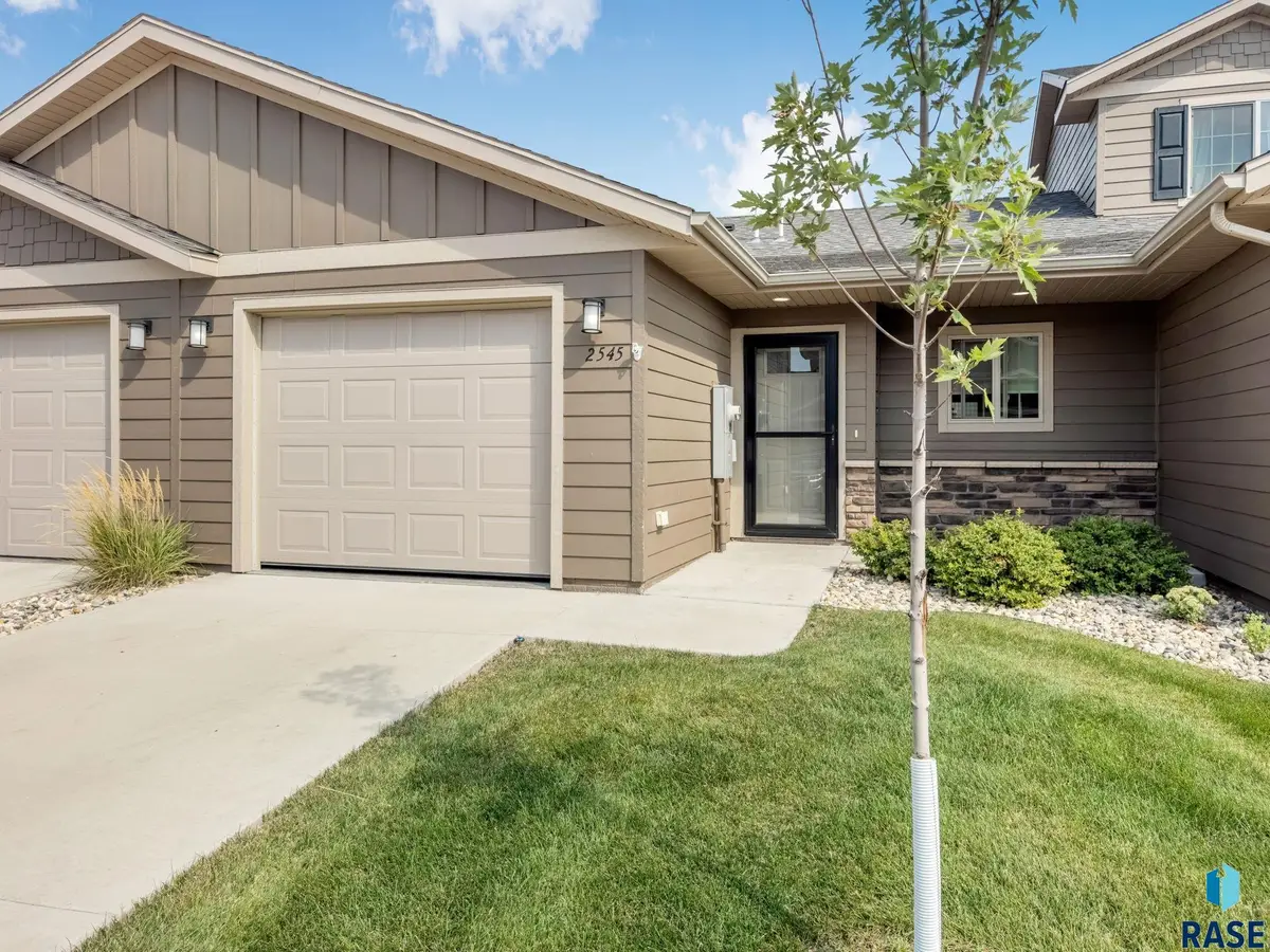 2545 E Meadowside Pl, Sioux Falls, SD 57108 - #1