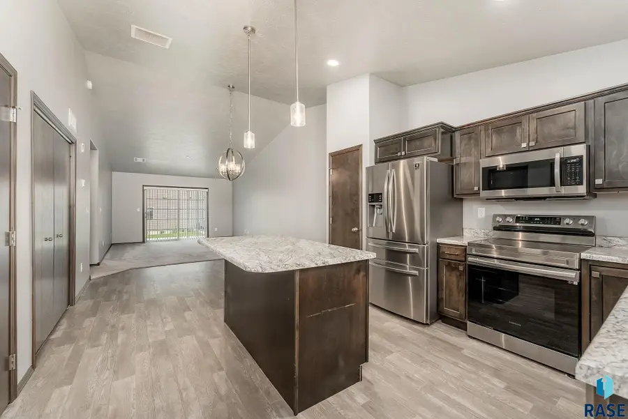 2545 E Meadowside Pl, Sioux Falls, SD 57108 - #2