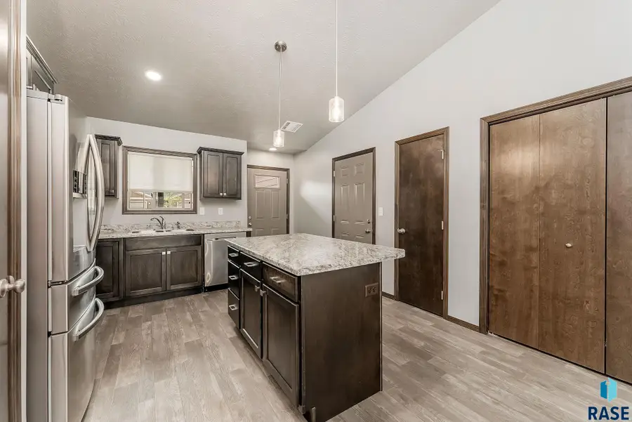 2545 E Meadowside Pl, Sioux Falls, SD 57108 - #3