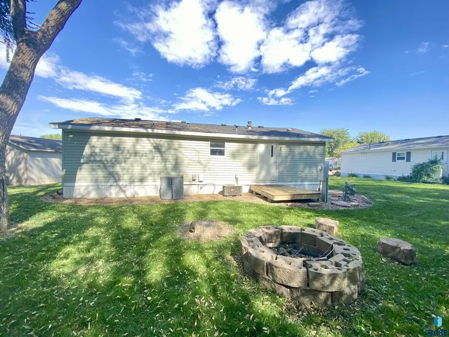 1303 E Iris Pl, Sioux Falls, SD 57103 - #2
