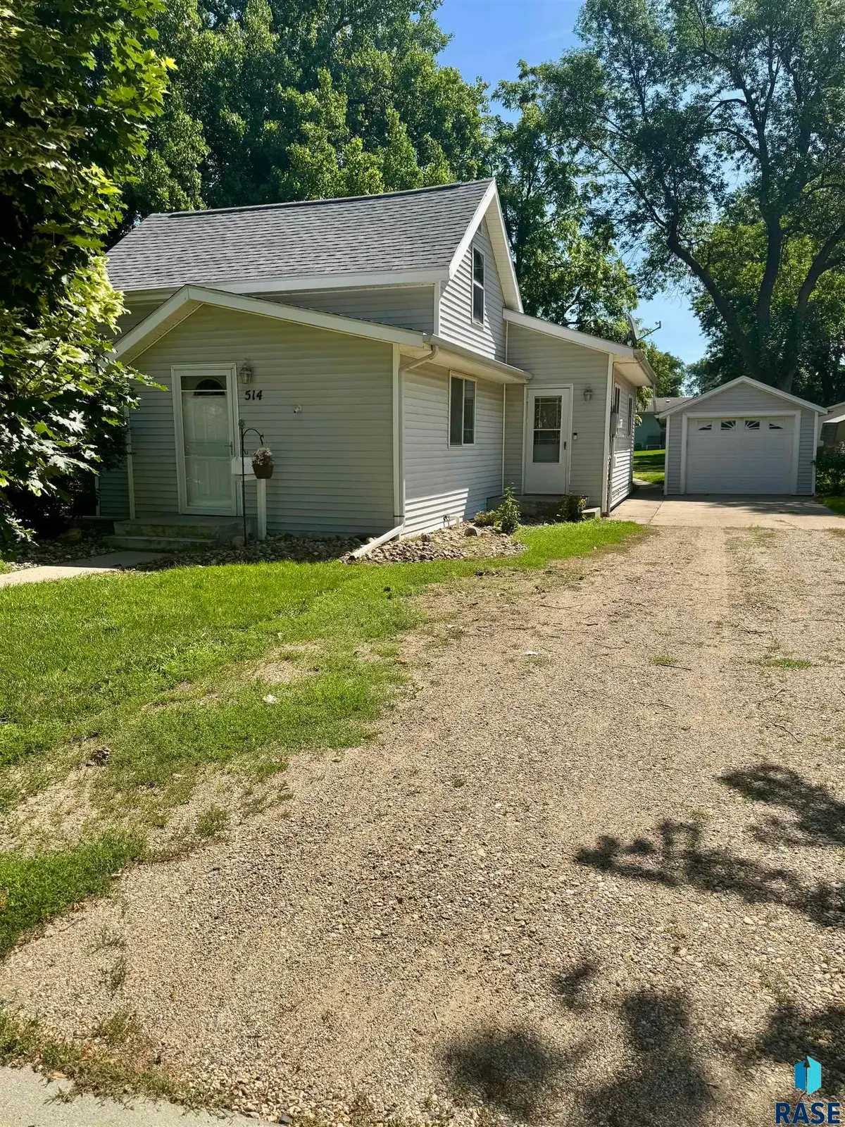 514 N Chicago Ave N, Madison, SD 57042 - #1