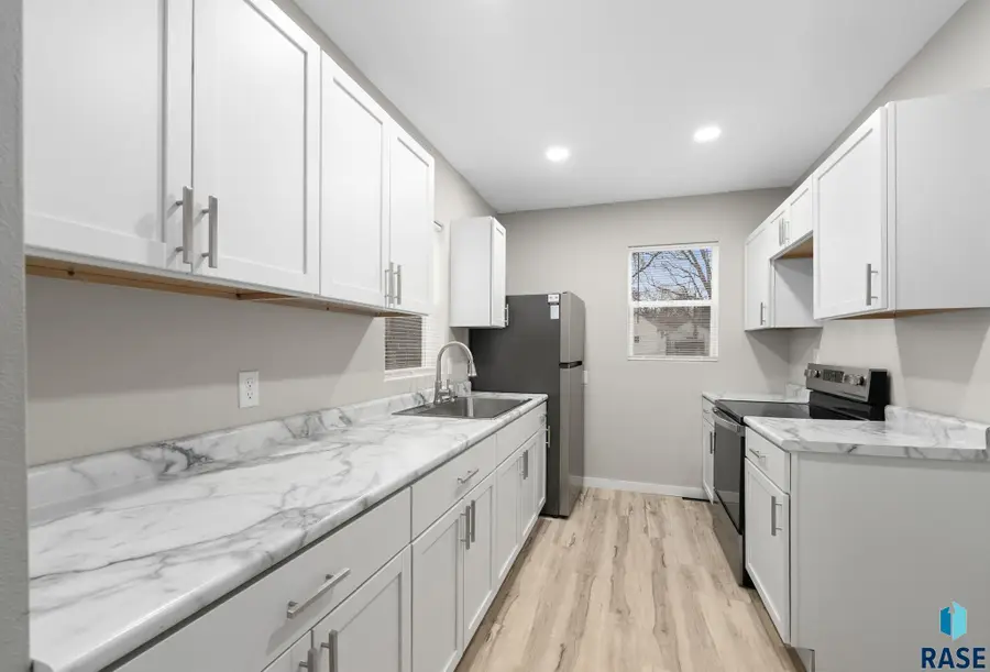 524 N Cliff Ave, Sioux Falls, SD 57103 - #2