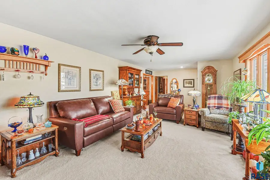 417 S Fairview Dr, Luverne, MN 56156 - #2