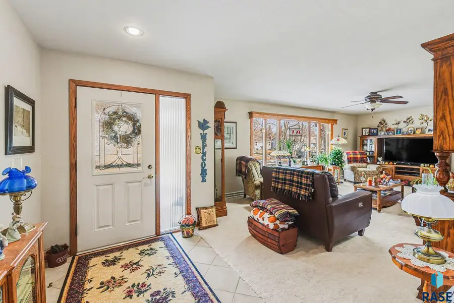 417 S Fairview Dr, Luverne, MN 56156 - #3