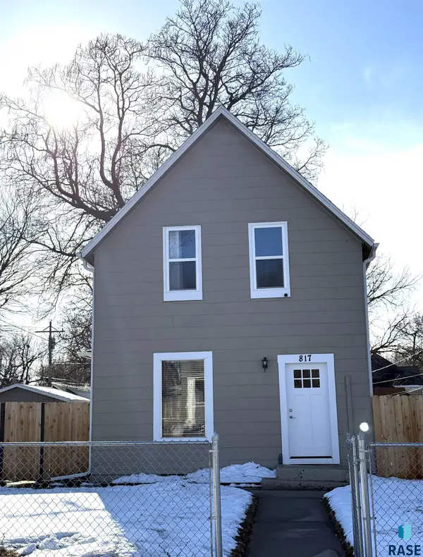 817 W 12th St, Sioux Falls, SD 57104