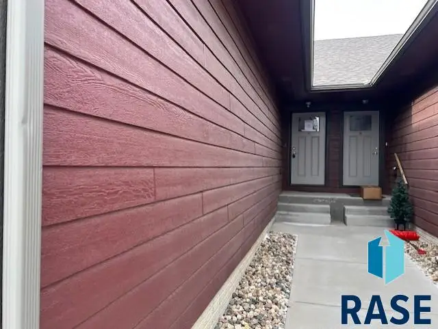 1108 N Brennan Ct, Sioux Falls, SD 57110 - #3