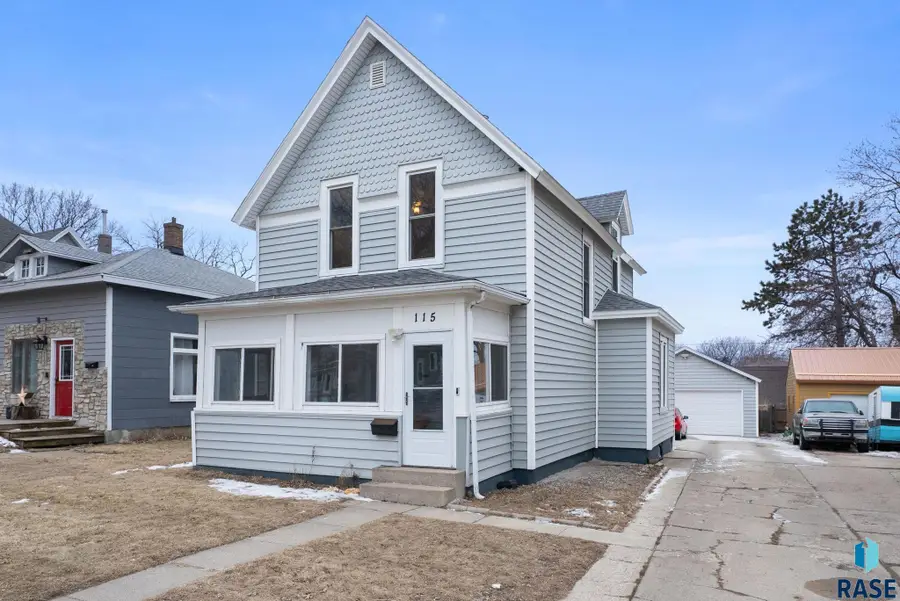 115 S Grange Ave, Sioux Falls, SD 57104 - #2