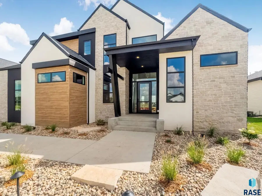 1715 Ethan St, Harrisburg, SD 57032 - #3