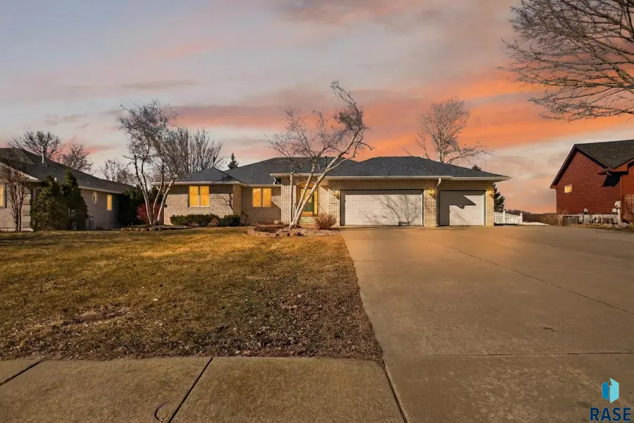 1244 S Stoney Pointe Ct, Sioux Falls, SD 57106 - #2