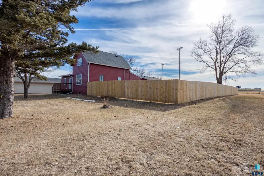 111 W Ash St, Canistota, SD 57012 - #2