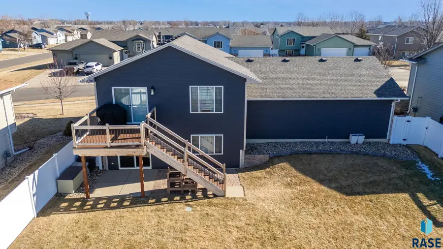 3805 S Camden Ave, Sioux Falls, SD 57106 - #3