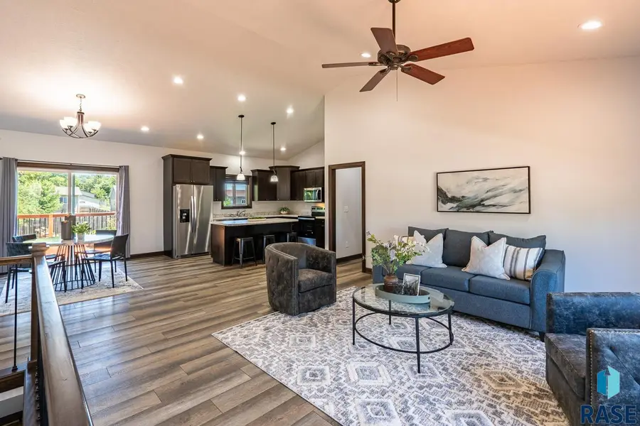 N Elm St, Lennox, SD 57039 - #2