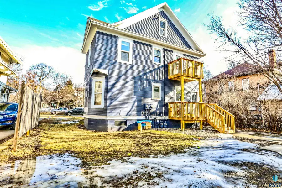 910 S Washington St, Aberdeen, SD 57401 - #3