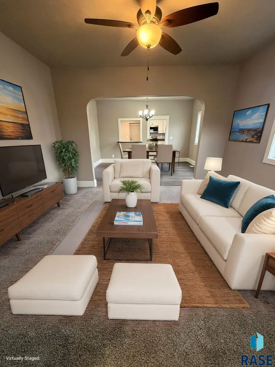 1323 N Spring Ave, Sioux Falls, SD 57104 - #2