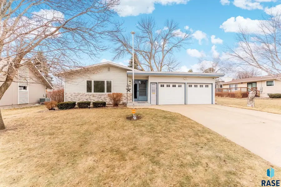 2805 S 1st Ave, Sioux Falls, SD 57105 - #3