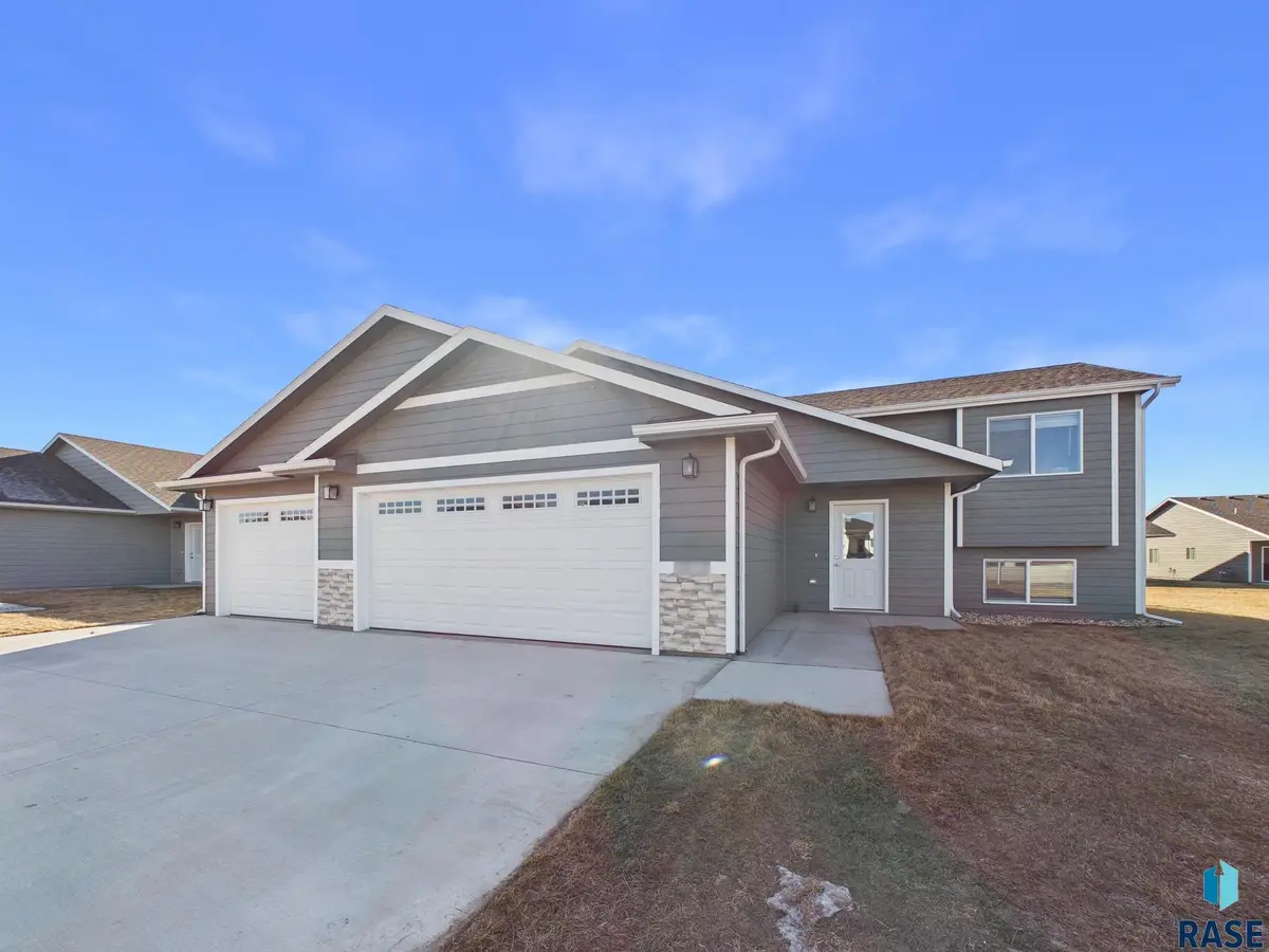 1013 Birch St, Harrisburg, SD 57032 - #1