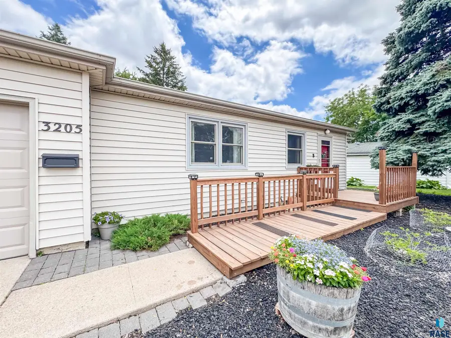 3205 E 18th St, Sioux Falls, SD 57103 - #2