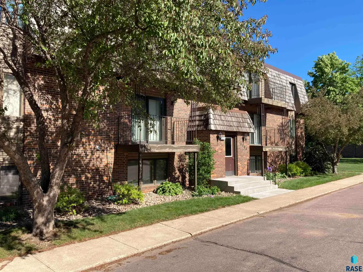 3604 S Gateway Blvd #201, Sioux Falls, SD 57106 - #1