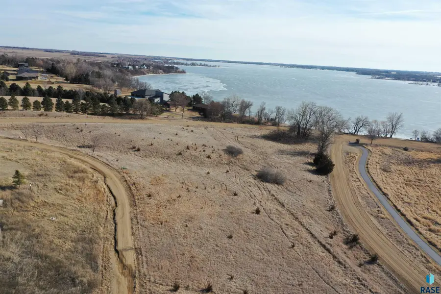 6097 Point Dr, Madison, SD 57042 - #3