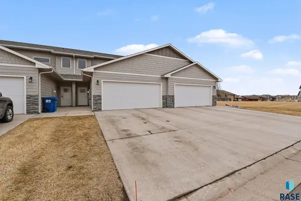 9062 W Ark Pl, Sioux Falls, SD 57106
