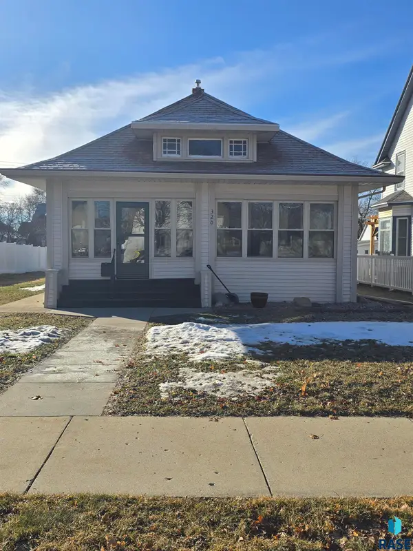 320 SW 2nd St, Pipestone, MN 56164