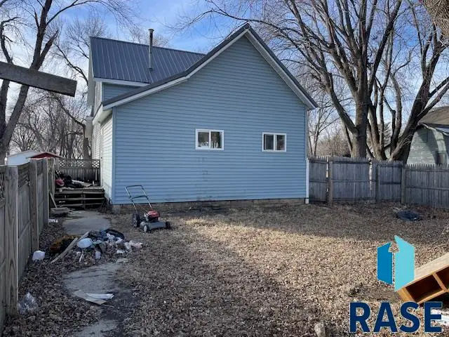 104 S Cherry St, Inwood, IA 51240 - #2