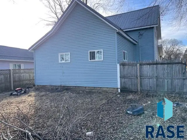 104 S Cherry St, Inwood, IA 51240 - #3