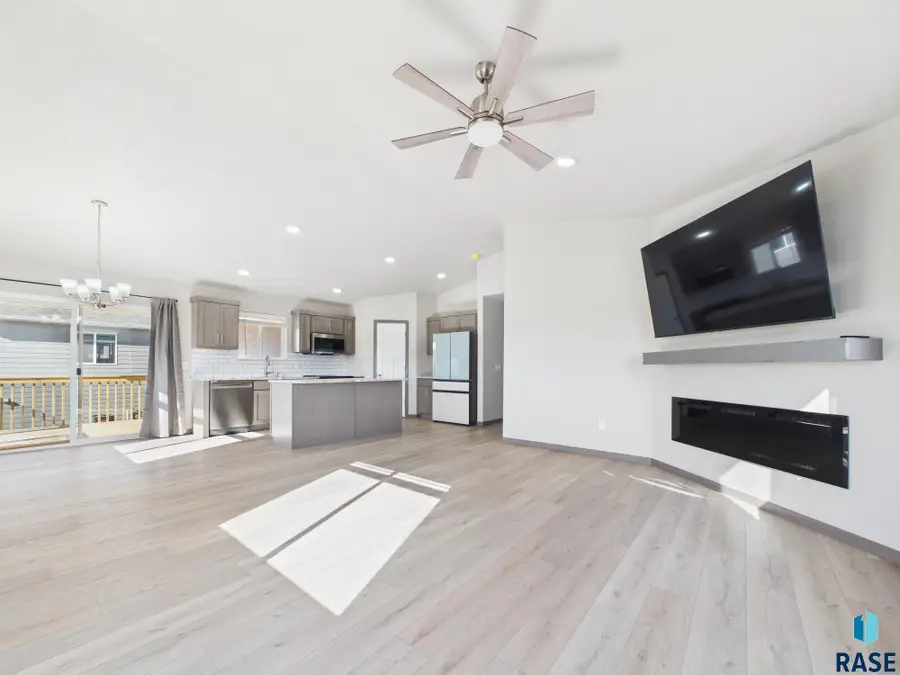 915 Birch St, Harrisburg, SD 57032 - #2