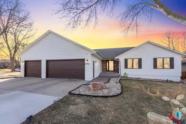 3732 S Jesse James Ct, Sioux Falls, SD 57103