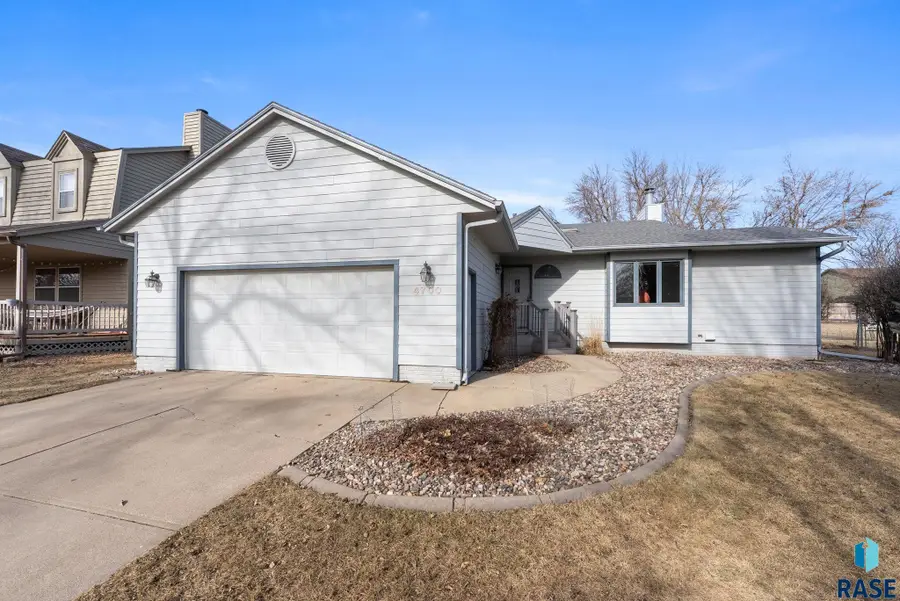 4700 E Alpine Cir, Sioux Falls, SD 57110 - #2