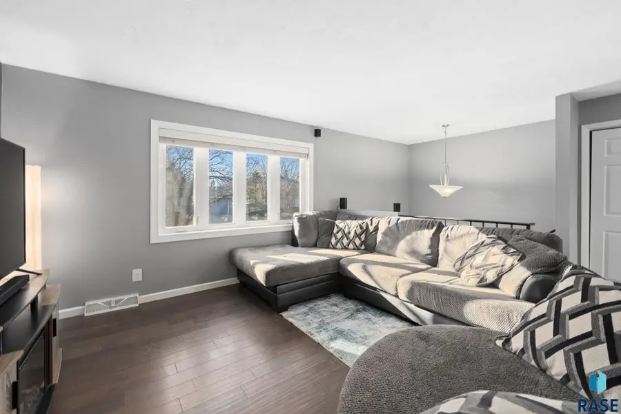 6008 W Cheyenne Dr, Sioux Falls, SD 57106 - #3