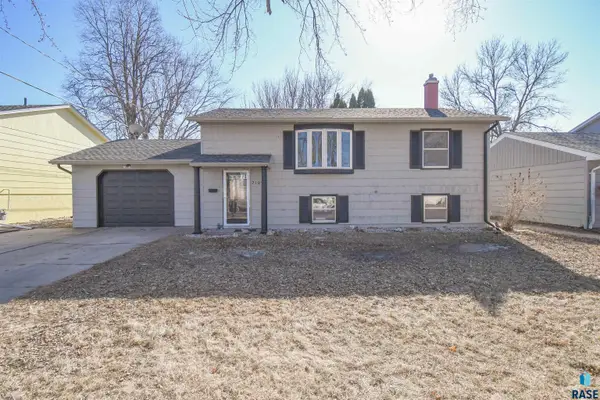 2109 E 1st St, Sioux Falls, SD 57103