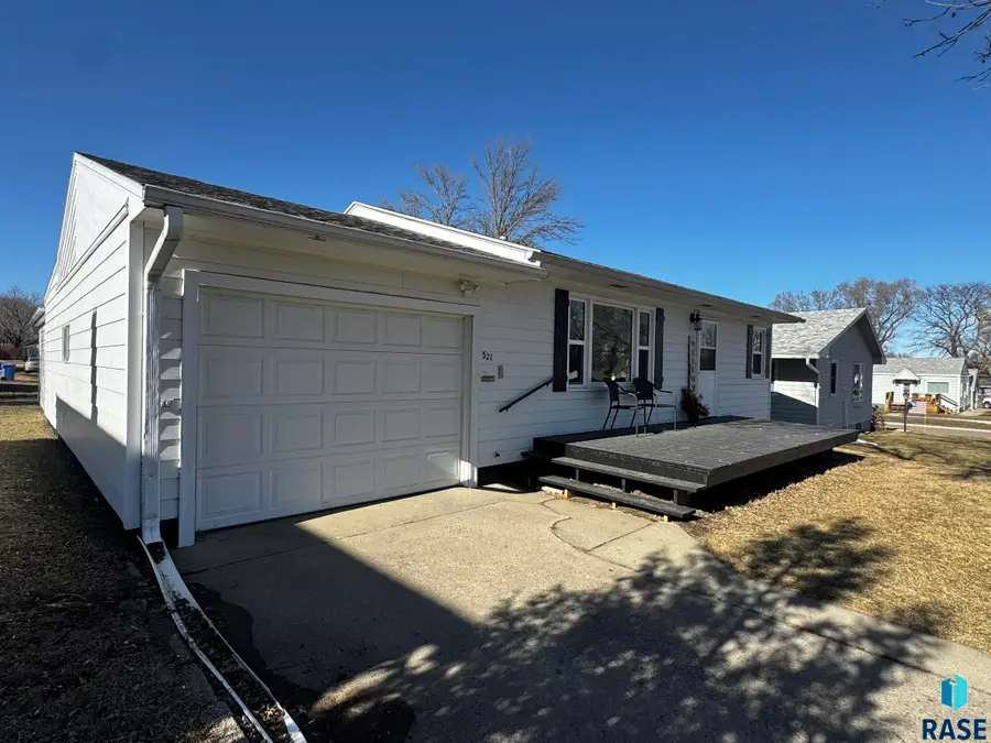 321 N Olive Ave, Madison, SD 57042 - #2