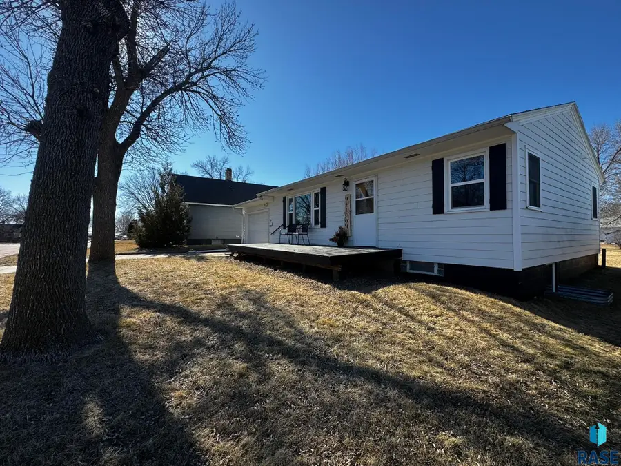 321 N Olive Ave, Madison, SD 57042 - #3