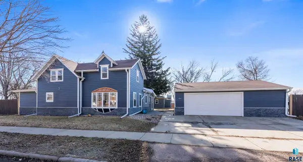 105 E 2nd St, Hartford, SD 57033