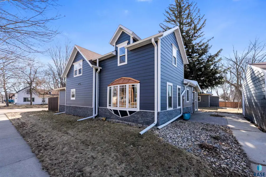 105 E 2nd St, Hartford, SD 57033 - #2