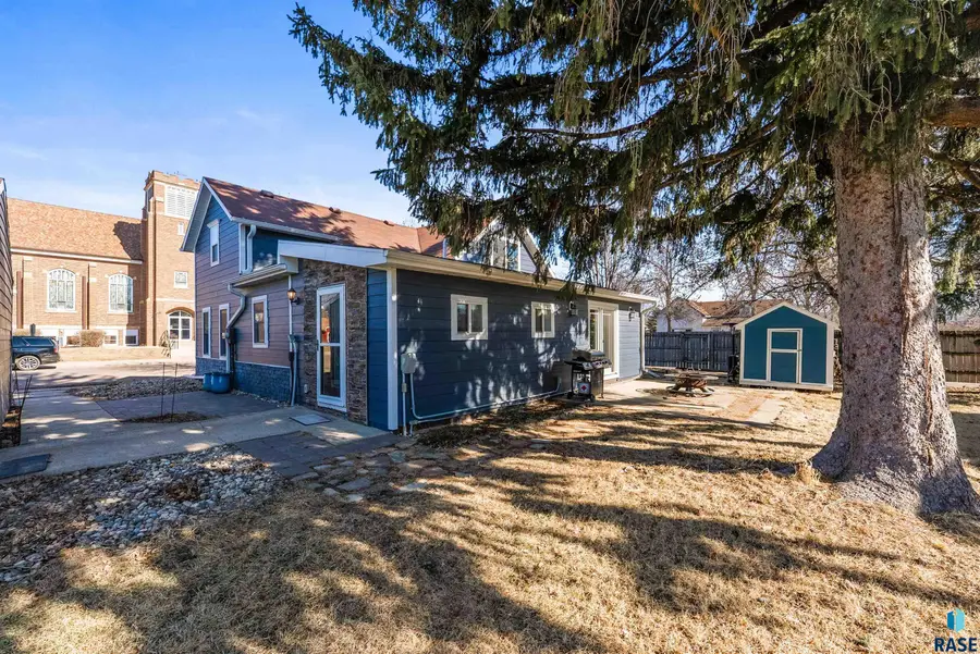 105 E 2nd St, Hartford, SD 57033 - #3