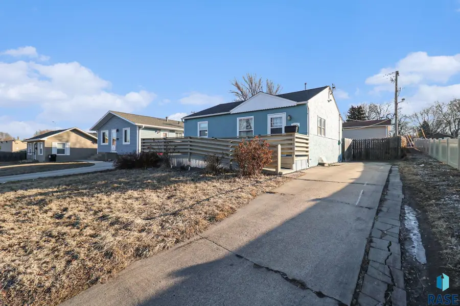 412 S Jefferson Ave, Sioux Falls, SD 57104 - #3