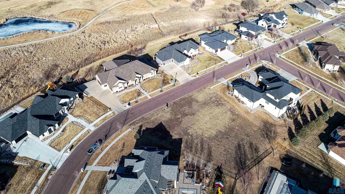 509 E Shadow Creek Ln, Sioux Falls, SD 57108 - #1