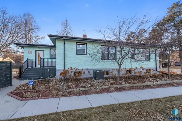 301 S Courtland St, Chamberlain, SD 57325