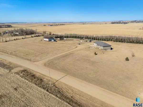 45446 258th St, Montrose, SD 57048