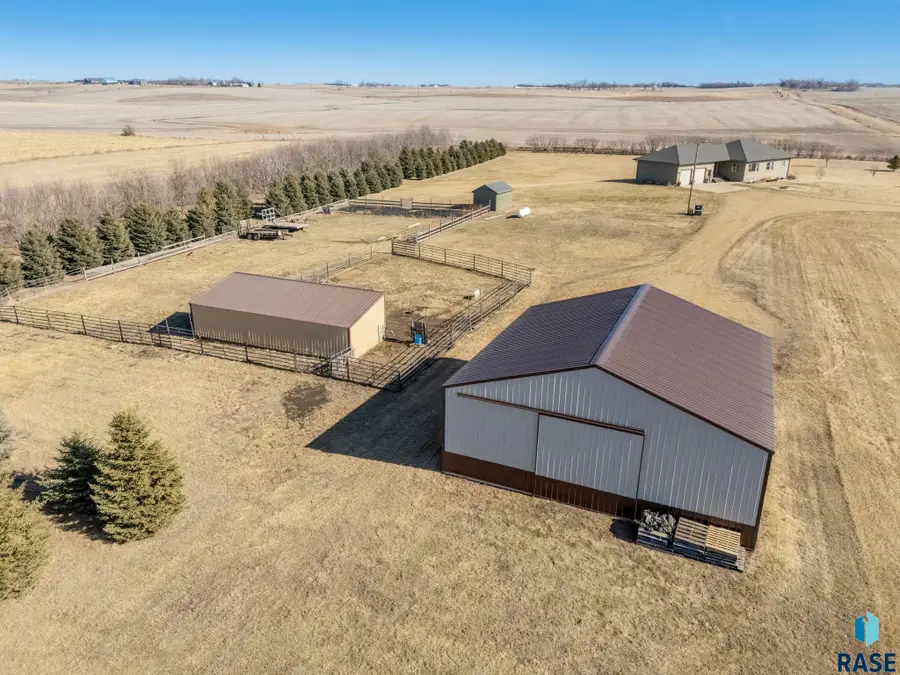 45446 258th St, Montrose, SD 57048 - #2