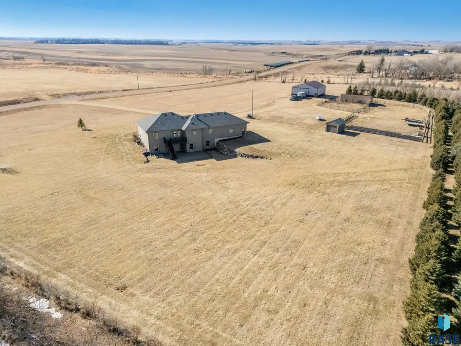 45446 258th St, Montrose, SD 57048 - #3